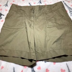 LOFT short size 8 with pockets green 100% cotton very good condition.